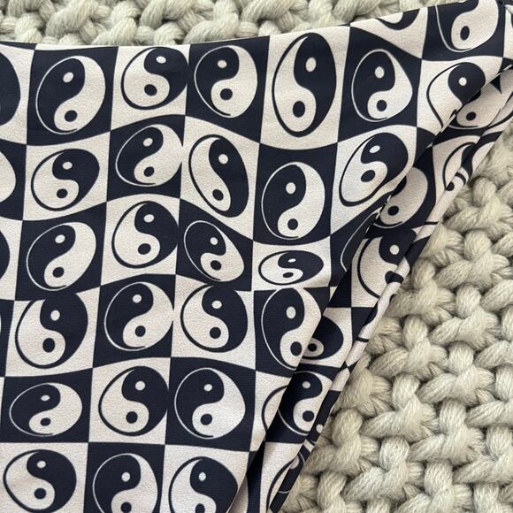 Skatie X Salty Blonde• ‘Kelly’ Bikini Bottom in BARBADOS Ying Yang - Picture 8 of 11